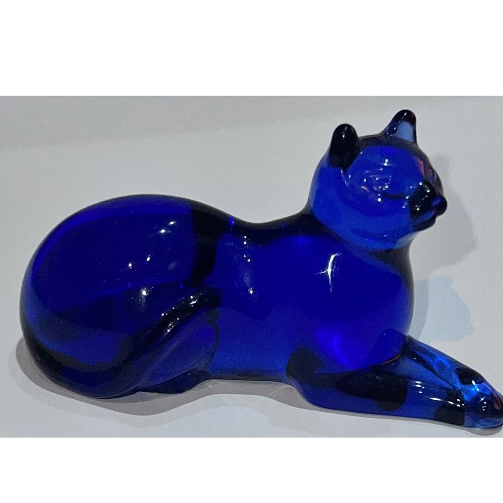 Bin 73 Franklin Mint Curio Cabinet Cat Cobalt Blue Glass 3" Figurine 1986